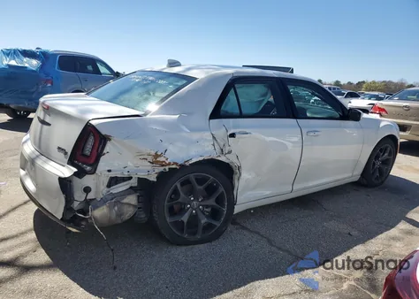 2023 Chrysler 300 S из США, поврежденный, VIN 2C3CCABG6PH661708